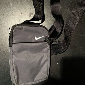 nike fanny side pouch
